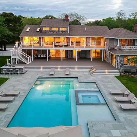 Luxury Villa In Southampton